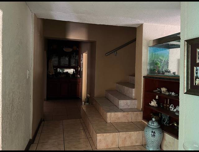 6 BEDROOM HOUSE FOR SALE IN CASHAN